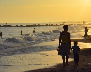 Brighton Beach near Beachfront - Photo Thumbnail 9