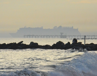 Brighton Beach near Beachfront - Photo Thumbnail 8