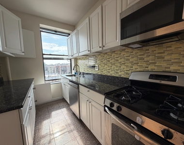 676 Riverside Drive - Photo Thumbnail 7