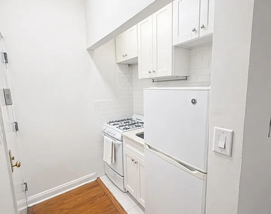 328 West 83rd Street - Photo Thumbnail 2
