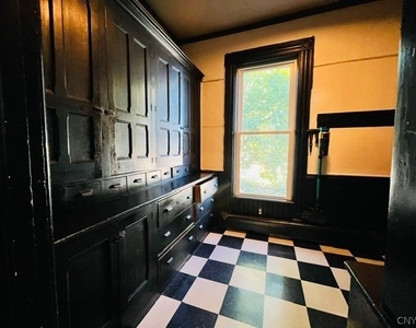 128 N School Street - Photo Thumbnail 4