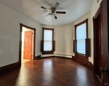 128 N School Street - Photo Thumbnail 8
