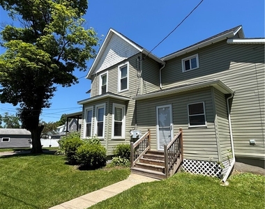 318 Bronson Street - Photo Thumbnail 12