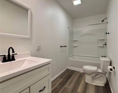 318 Bronson Street - Photo Thumbnail 3