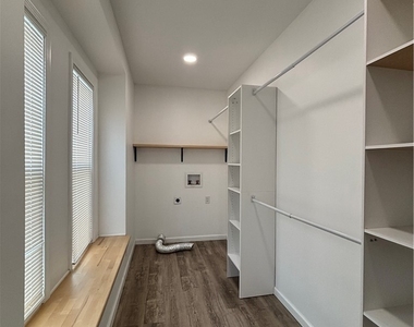 318 Bronson Street - Photo Thumbnail 10