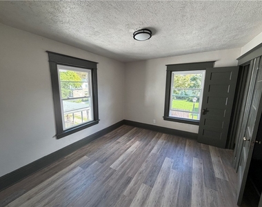 19 Copeland Street - Photo Thumbnail 8