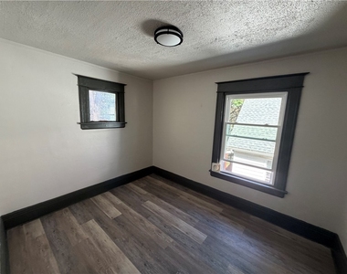 19 Copeland Street - Photo Thumbnail 10