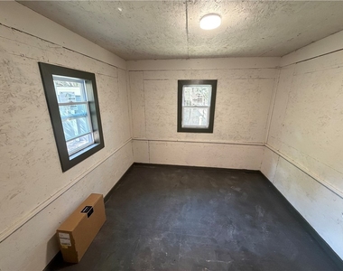 19 Copeland Street - Photo Thumbnail 3