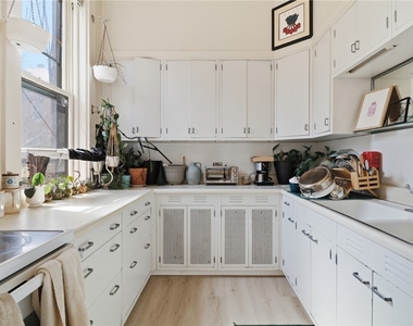 201 Pine Street - Photo Thumbnail 4