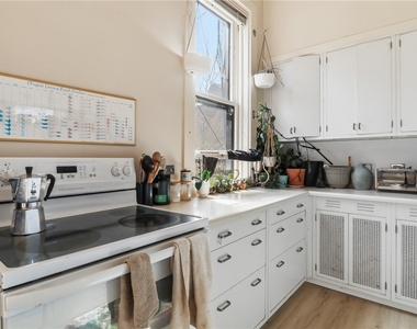 201 Pine Street - Photo Thumbnail 5