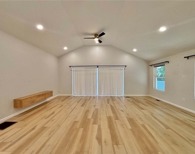 231 W Third Street - Photo Thumbnail 8