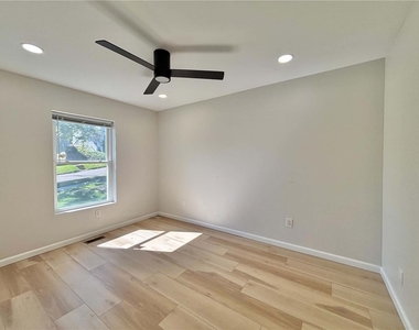 231 W Third Street - Photo Thumbnail 11
