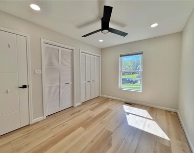 231 W Third Street - Photo Thumbnail 12