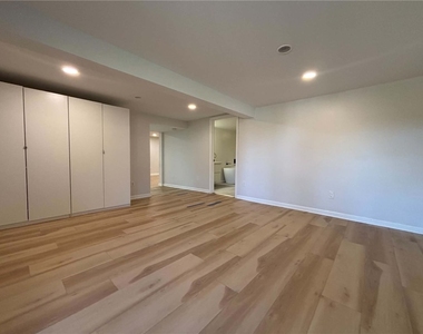 231 W Third Street - Photo Thumbnail 16