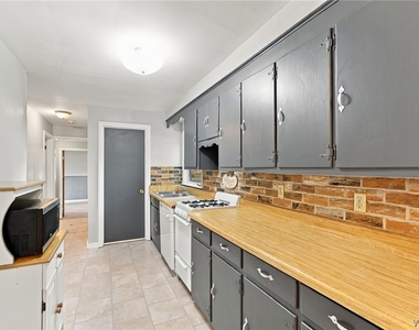9105 Main St - Photo Thumbnail 18