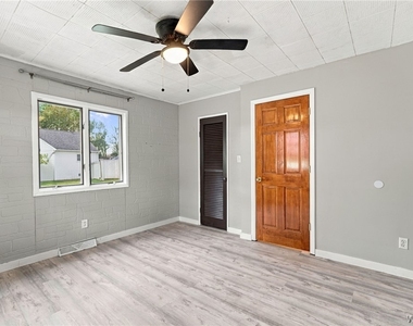 9105 Main St - Photo Thumbnail 25