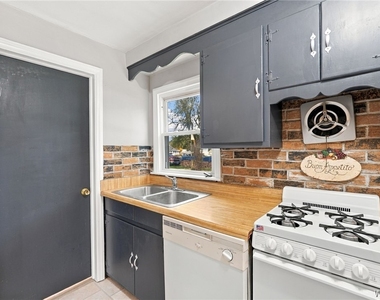 9105 Main St - Photo Thumbnail 21