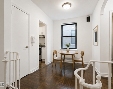 315 West 21st Street - Photo Thumbnail 2