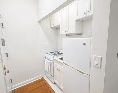 West 83rd Street - Photo Thumbnail 3