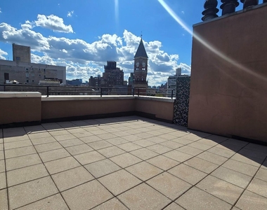Sixth Avenue - Photo Thumbnail 16