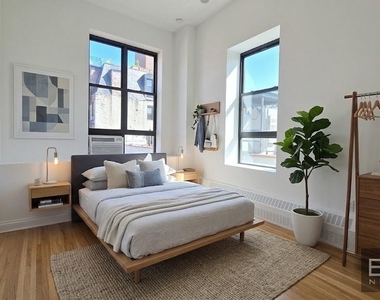 Sixth Avenue - Photo Thumbnail 6