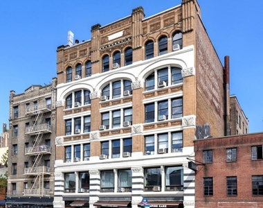 Sixth Avenue - Photo Thumbnail 12
