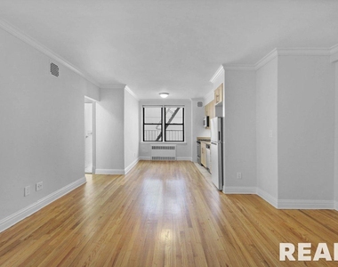 West 15th Street - Photo Thumbnail 1