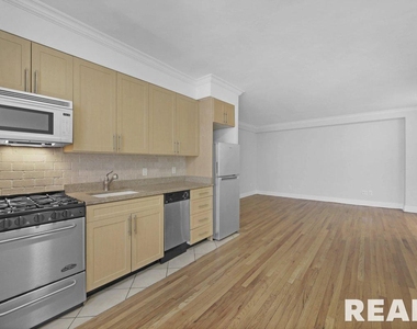 West 15th Street - Photo Thumbnail 2