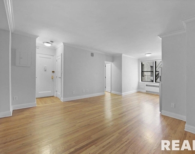 West 15th Street - Photo Thumbnail 3