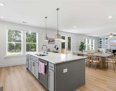 5045 Reserve Drive - Photo Thumbnail 11