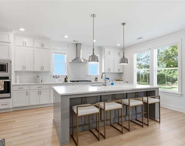 5045 Reserve Drive - Photo Thumbnail 7