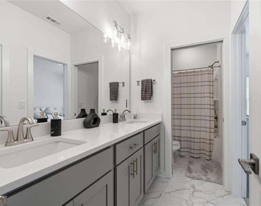 5045 Reserve Drive - Photo Thumbnail 27