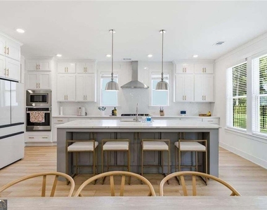 5045 Reserve Drive - Photo Thumbnail 6