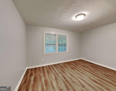 1125 Curtis Drive - Photo Thumbnail 6