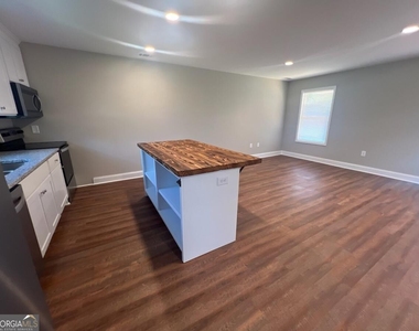 5907 Maiden Lane - Photo Thumbnail 2