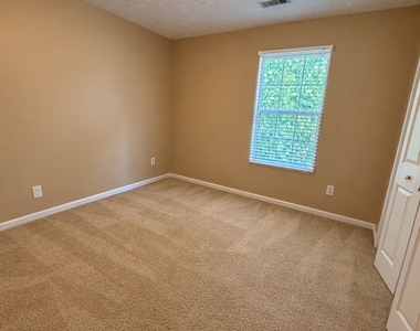201 Derek Court - Photo Thumbnail 9