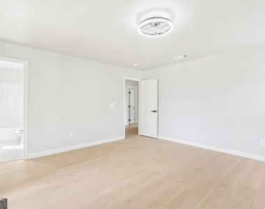 78 Crescent Commons - Photo Thumbnail 25
