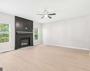 78 Crescent Commons - Photo Thumbnail 9