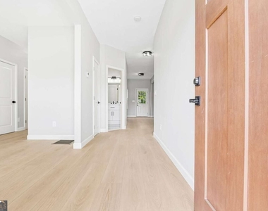 78 Crescent Commons - Photo Thumbnail 5