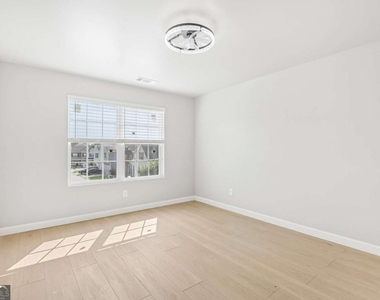 78 Crescent Commons - Photo Thumbnail 30
