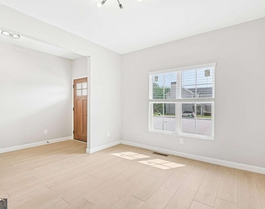 78 Crescent Commons - Photo Thumbnail 12