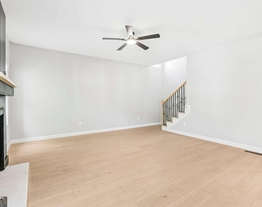 78 Crescent Commons - Photo Thumbnail 8