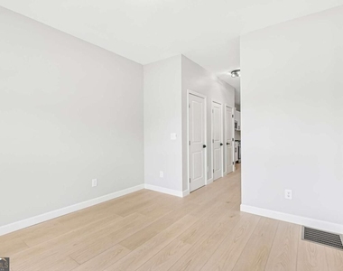 78 Crescent Commons - Photo Thumbnail 18