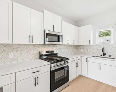 78 Crescent Commons - Photo Thumbnail 11