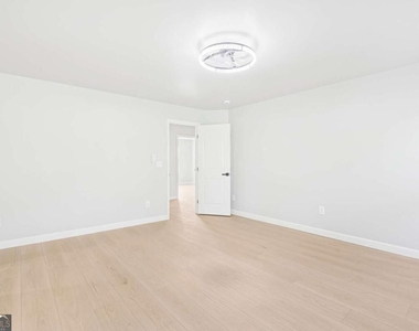 78 Crescent Commons - Photo Thumbnail 39