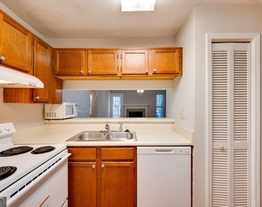 466 Teal Court - Photo Thumbnail 6