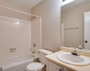466 Teal Court - Photo Thumbnail 22