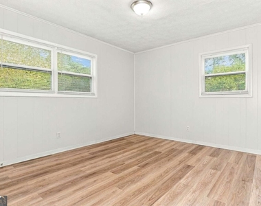 316 Eleanor Drive - Photo Thumbnail 9