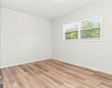 316 Eleanor Drive - Photo Thumbnail 11