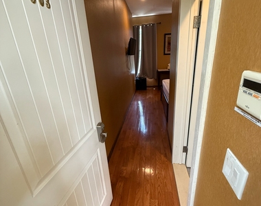 365 West 46th Street - Photo Thumbnail 3